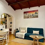 Eleonora House